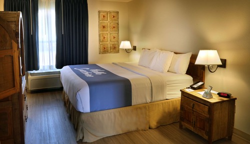 Suite, 1 cama de matrimonio grande, no fumadores (Mobility,Hearing,Roll-In Shower)