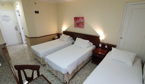 Habitación estándar con 2 camas individuales, 3 camas individuales
