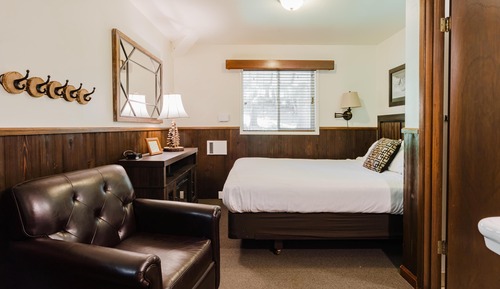 Alpine Queen Corner Room + Murphy Bed