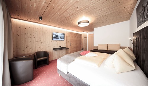 Apartamento, 3 habitaciones, balcón, vistas a la montaña (4)