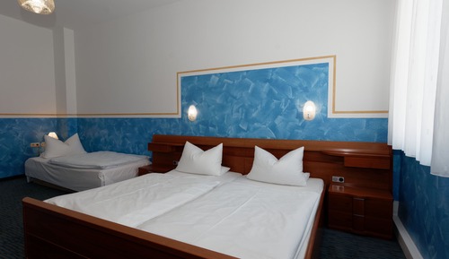 Habitación triple, varias camas