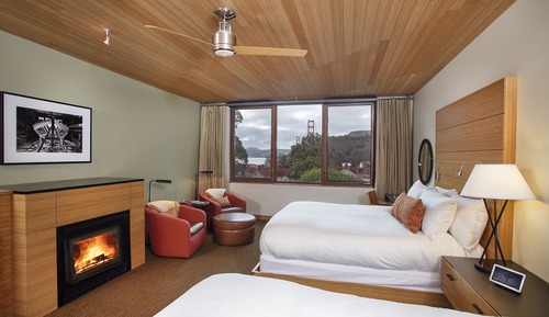 Habitación, 2 camas de matrimonio (Contemporary, Golden Gate View)
