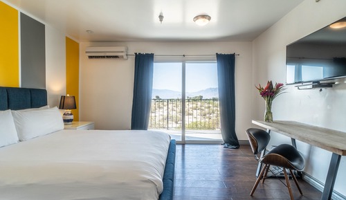 Suite, 1 cama de matrimonio grande, cocina básica, vistas a la montaña