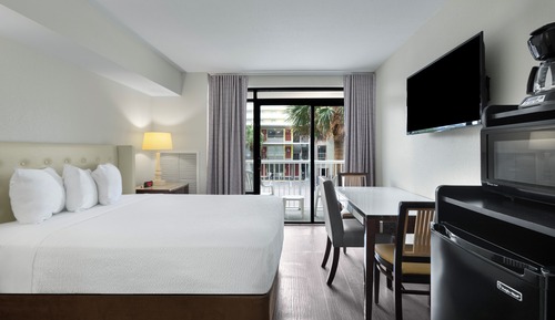 Suite junior, vistas parciales al mar