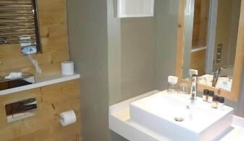 Habitación superior con 1 cama doble o 2 individuales