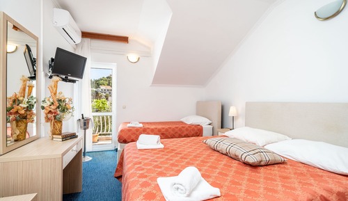 Habitación triple, balcón