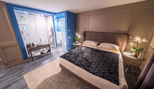 Suite (Prestige)