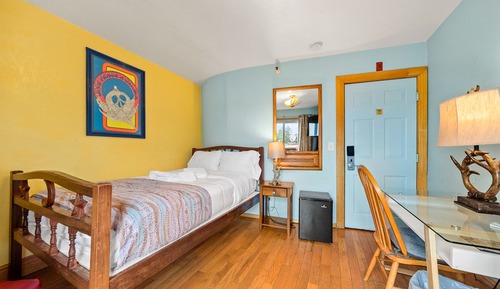 Habitación doble, 1 cama doble, baño compartido