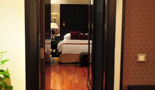 Suite junior, 1 cama de matrimonio grande, Acceso al salón del club