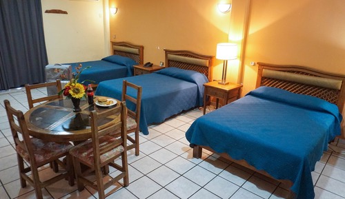 Habitación superior, varias camas, cocina