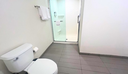 Suite, 1 cama de matrimonio grande, bañera accesible (Mobility, Accessible Tub)
