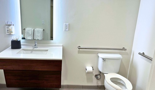 Habitación estándar, 1 cama de matrimonio grande, bañera accesible (Mobility, Accessible Tub)