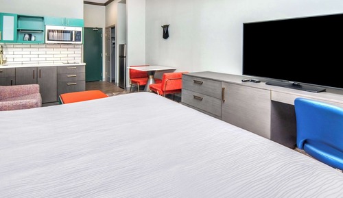 Suite, 1 cama de matrimonio grande, no fumadores, cocina básica (Dining Table;with Sofabed)
