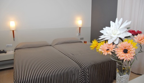 Habitación familiar con 1 cama doble o 2 individuales