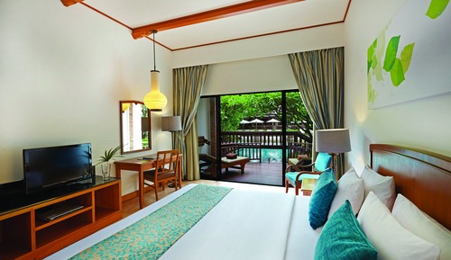 Habitación Deluxe, acceso a la piscina