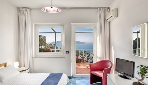 Estudio superior, 1 cama de matrimonio, terraza, vistas al mar