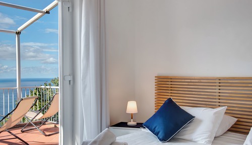Habitación superior con 1 cama doble o 2 individuales, 1 habitación, terraza, vistas al mar