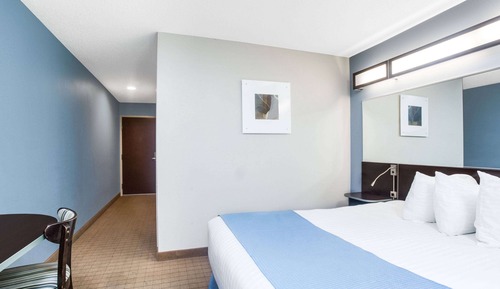 Suite, 1 cama de matrimonio, no fumadores (Mobility/Hearing, Tub w/ Grab Bars)