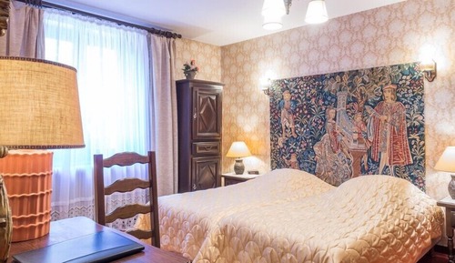 Habitación Confort con 2 camas individuales, 1 cama doble o 2 individuales