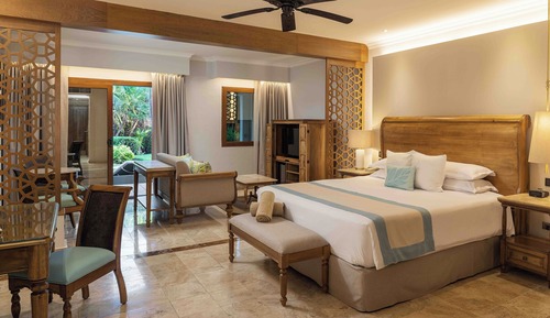 Golden Swim Up Junior Suite