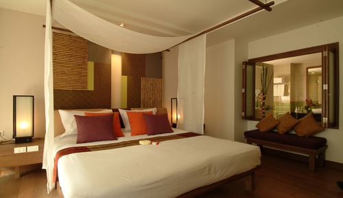 Deluxe with Free Hydropool Treatment