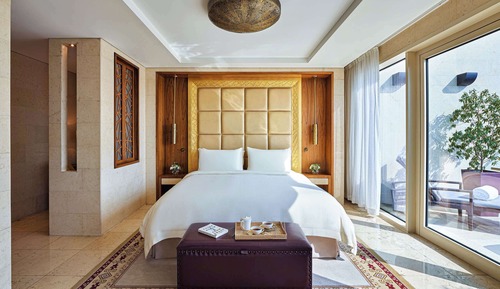 Suite (Landmark - Skyline View)