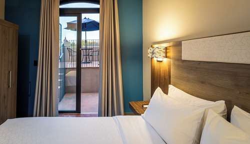 Habitación estándar, 1 cama de matrimonio grande, balcón, vistas a la ciudad