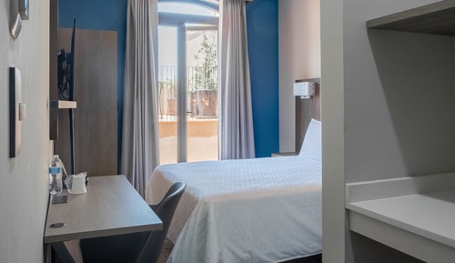 Habitación estándar, 1 cama de matrimonio, terraza, vistas a la ciudad (Central Building)