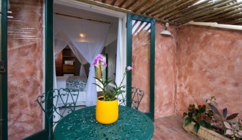 Habitación superior, patio, entresuelo