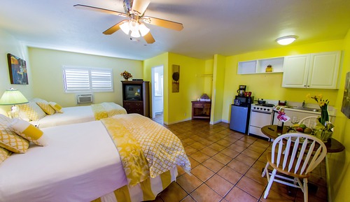 Habitación estándar, 2 camas de matrimonio, cocina básica