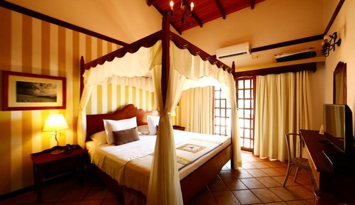 Quarto Casal Luxo Plus, vista parcial para o mar