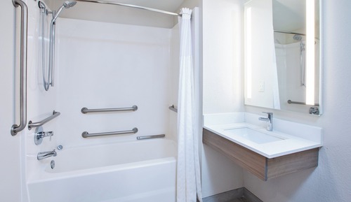 Habitación estándar, 2 camas de matrimonio (Communications Accessible)