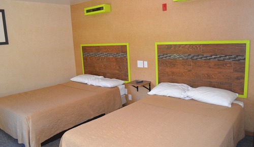 Habitación, varias camas