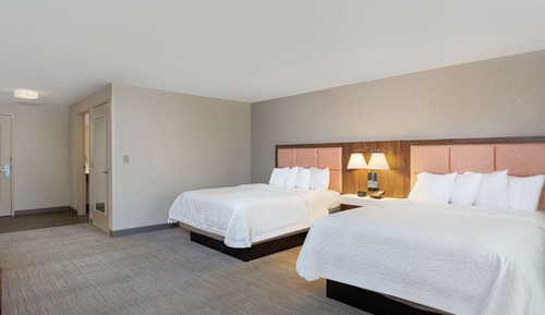 Habitación, 2 camas de matrimonio, no fumadores (Mobility & Hearing, Bathtub)