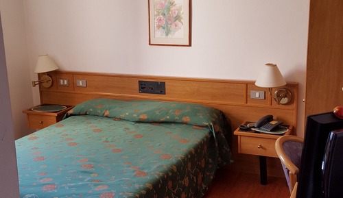 Habitación Confort doble, 1 cama doble o 2 individuales