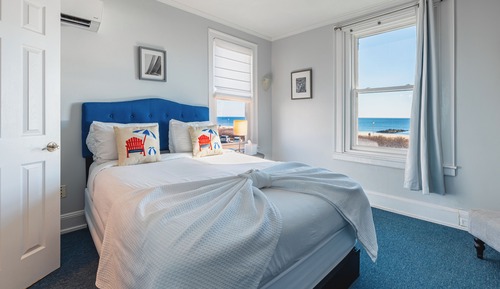 Habitación Deluxe, 1 cama de matrimonio, baño privado, vistas parciales al mar