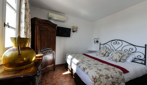 Suite, baño privado (CJS)