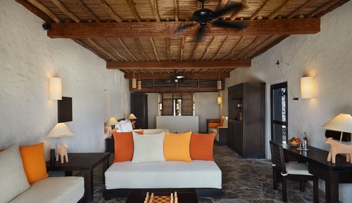 Villa, piscina privada, frente a la playa