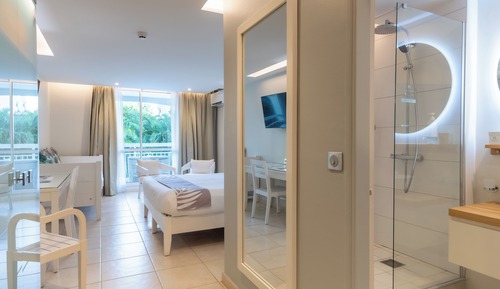 Habitación triple Confort, vistas al jardín