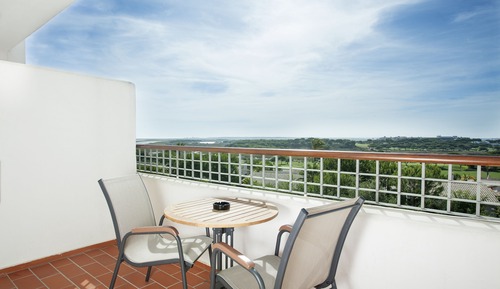 Habitación clásica doble, balcón, vistas parciales al mar (3 Adults, with extra bed)