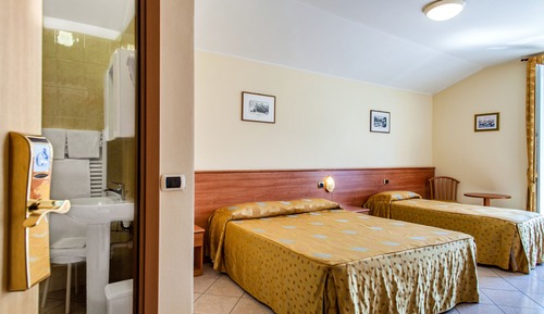 Habitación triple Confort, vistas al lago