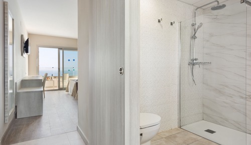 Habitación estándar (3 Adultos + 1 Niño)