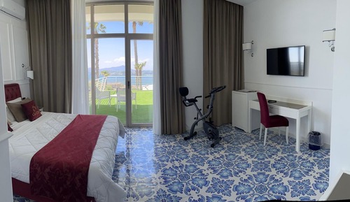 JUNIOR SUITE VIETRI CON SAUNA ESTERNA VISTA MARE