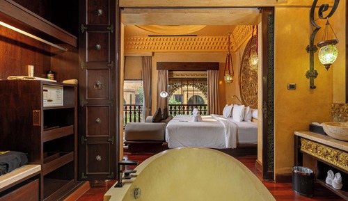 Habitación, acceso a la piscina (Baray Villa)