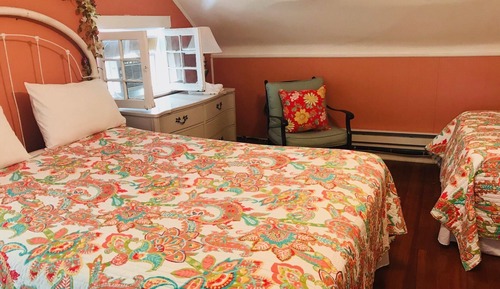 Habitación (Iris' Room)