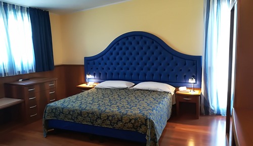 Habitación estándar con 1 cama doble o 2 individuales