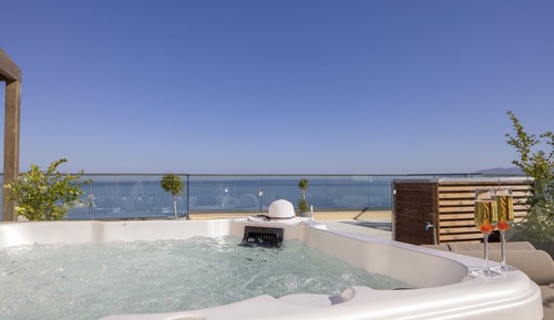 Deluxe Room Sea View with Jacuzzi