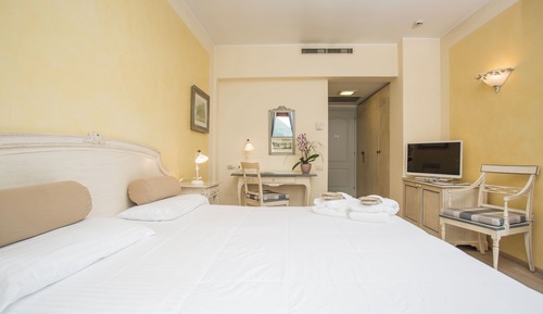 Habitación ejecutiva con 1 cama doble o 2 individuales, vistas al lago