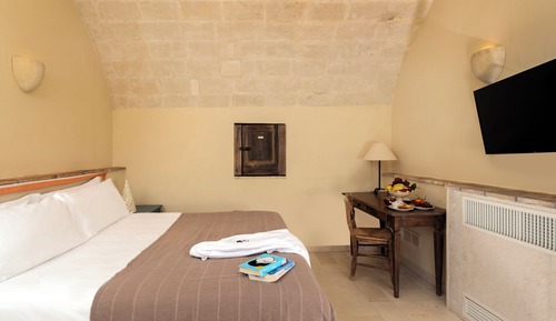 Habitación estándar con 1 cama doble o 2 individuales, vistas a la ciudad