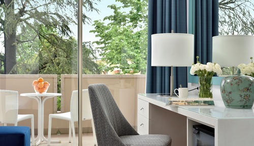Habitación estándar con 1 cama doble o 2 individuales, vistas a la ciudad